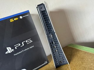 Consola PS5 Edición Digital + 2 Controles