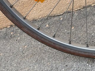 Bicicleta Clásica Peugeot marrón metalizado.