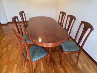 Mesa de comedor extensible y