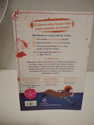 Max Einstein. Un Experimento Genial