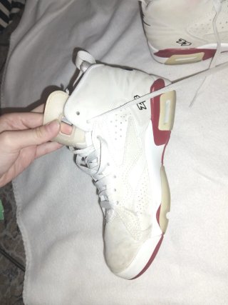Zapatillas Jordan Blancas y Rojas