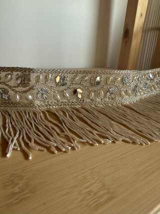 Choker pedrería beige y plateado