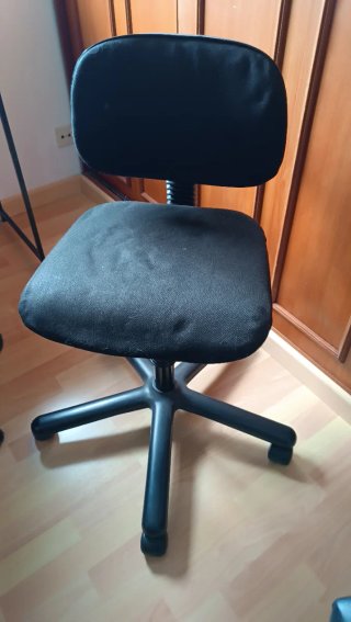 Silla de oficina negra