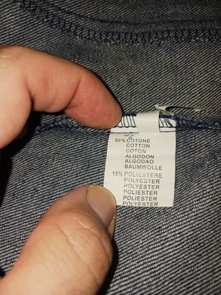 Chaqueta vaquera colorida.
