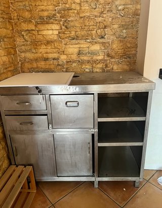 Mueble de acero inoxidable