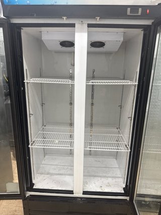 Nevera expositora COLD DRINKS