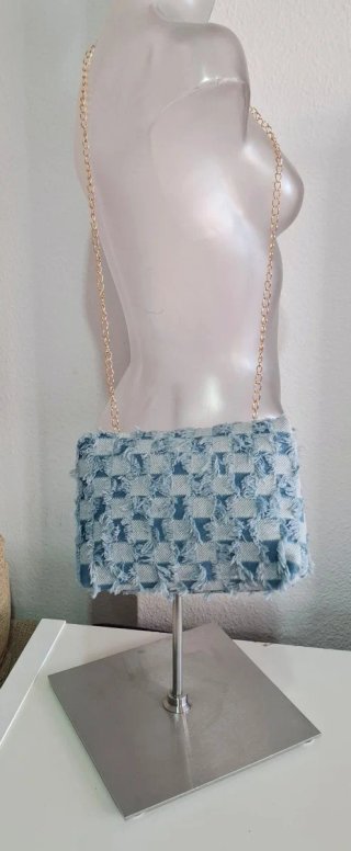 Bolso vaquero con cadena dorada