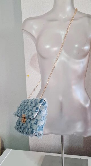 Bolso vaquero con cadena dorada
