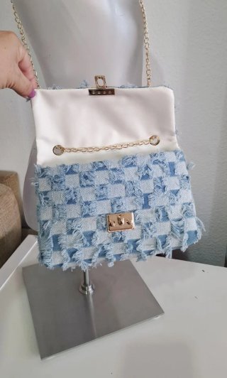 Bolso vaquero con cadena dorada