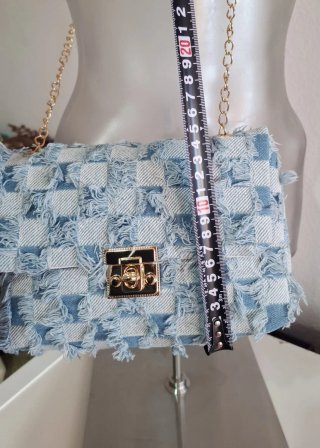 Bolso vaquero con cadena dorada