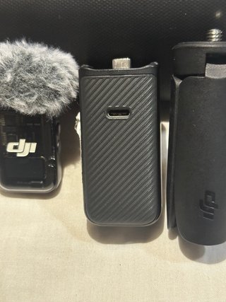 Micrófono DJI Negro y bateria osmo pocket 3