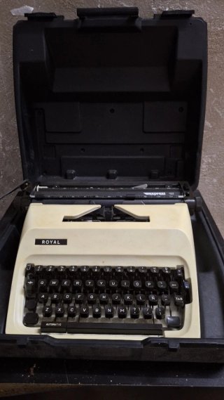 Máquina de escribir Royal antigua.