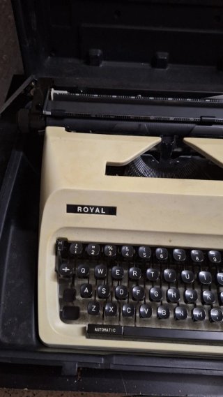 Máquina de escribir Royal antigua.