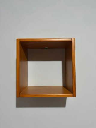 Estanterías de madera flotantes