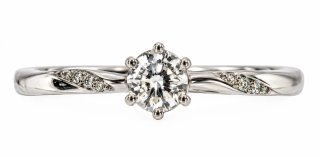 Anillo de plata con diamantes