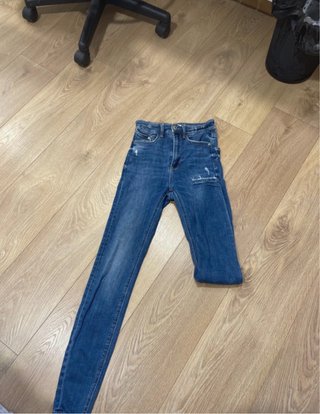 Pantalón pitillo azul