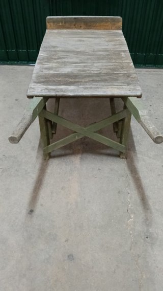 Carretilla de madera rústica