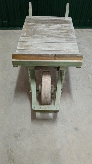 Carretilla de madera rústica