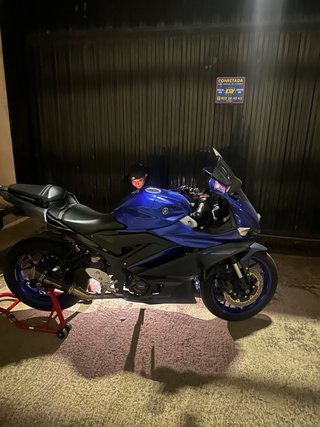 Yamaha R3 2024 Azul