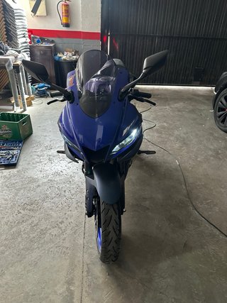 Yamaha R3 2024 Azul