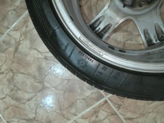 Llanta de Peugeot 225/45 R17 LEER..