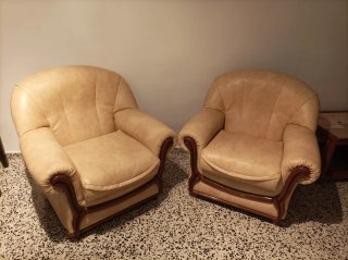Sillón vintage de piel y madera