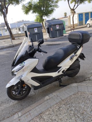 Moto Scooter Blanca 125c.c