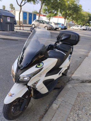 Moto Scooter Blanca 125c.c