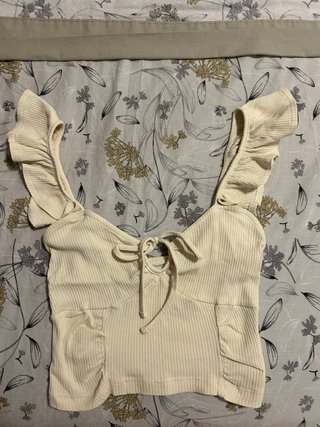 Camiseta beige volantes talla S