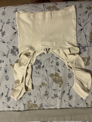 Camiseta beige volantes talla S