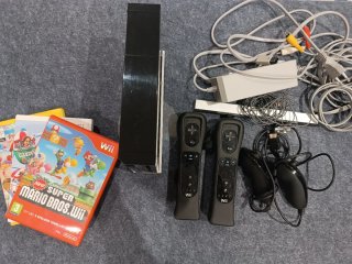 Consola Wii Negra + Juegos y Accesorios