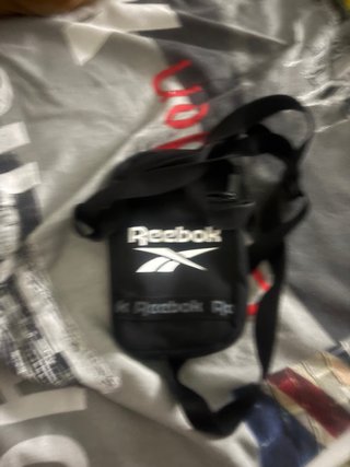 Bolsito Reebok Negro pequeño