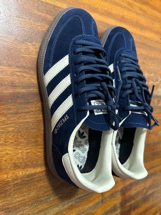 Adidas Spezial Azul Marino y Blanco