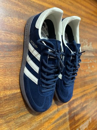 Adidas Spezial Azul Marino y Blanco