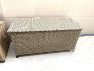 Conjunto Sofá Esquinero + Extras: Sillas + Baúl