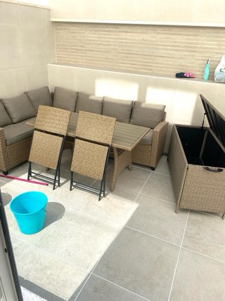 Conjunto Sofá Esquinero + Extras: Sillas + Baúl