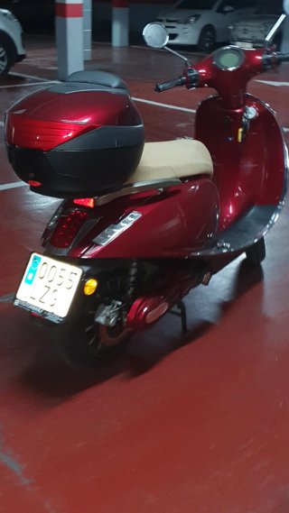 Moto Scooter Roja .