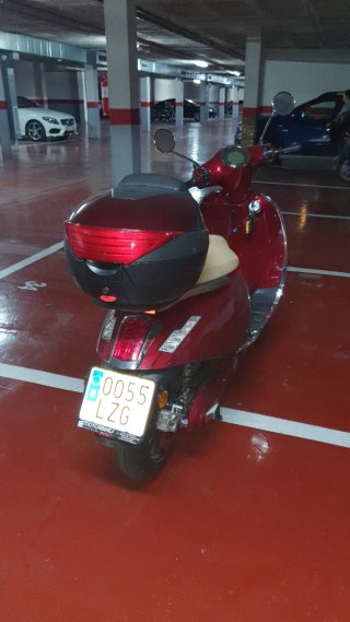 Moto Scooter Roja .