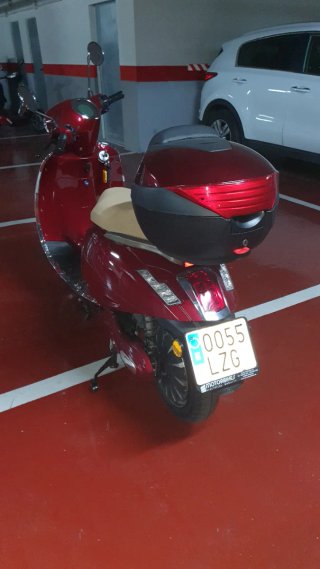 Moto Scooter Roja .