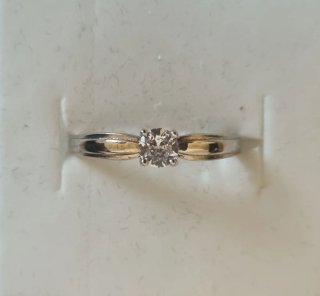 Anillo de compromiso con diamante