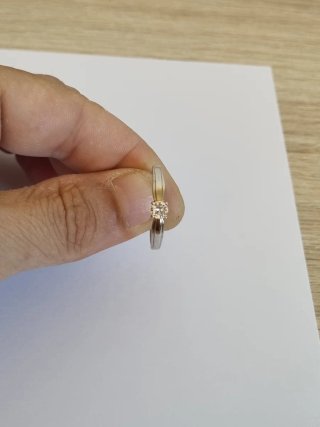 Anillo de compromiso con diamante