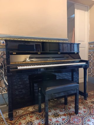 Piano Samick JS-115 Vertical Acústico