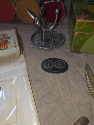 Collezione di figure e oggetti d'epoca