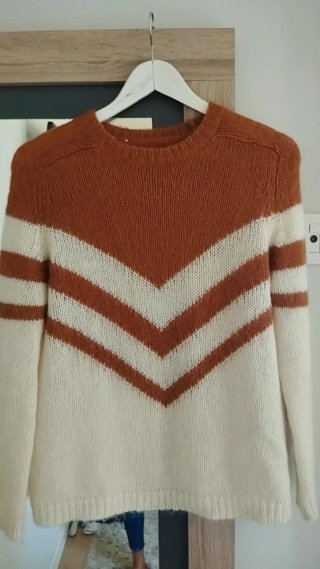 Jersey Sezane Chevron marron y Blanco