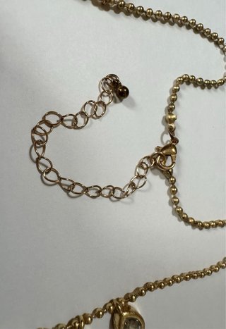 Collana vintage dorata con pendenti colorati