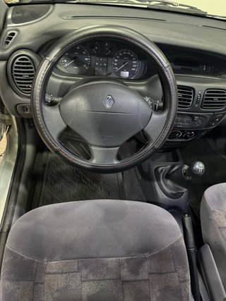 RENAULT MEGANE 🟡 1.6 110cv 25000km!!!!!!! NUEVO