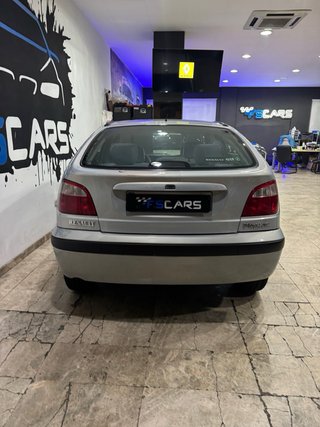 RENAULT MEGANE 🟡 1.6 110cv 25000km!!!!!!! NUEVO