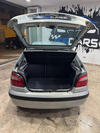 RENAULT MEGANE 🟡 1.6 110cv 25000km!!!!!!! NUEVO