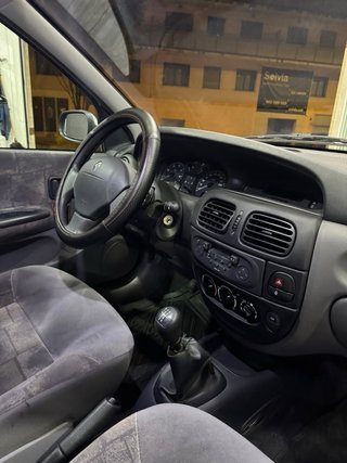 RENAULT MEGANE 🟡 1.6 110cv 25000km!!!!!!! NUEVO