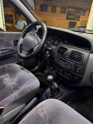 RENAULT MEGANE 🟡 1.6 110cv 25000km!!!!!!! NUEVO
